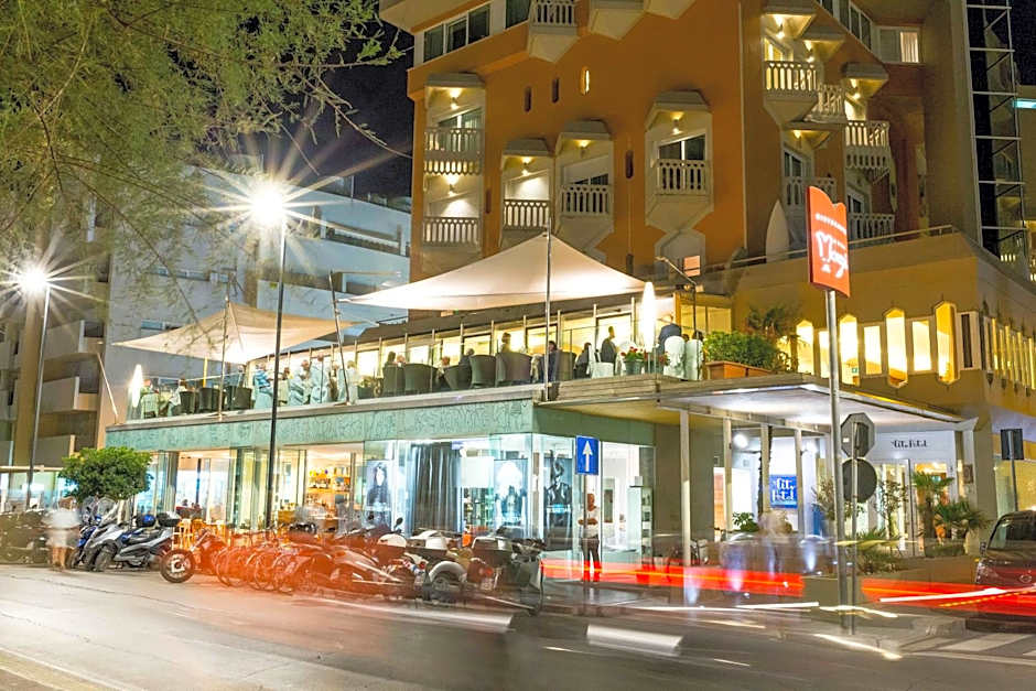 City Hotel