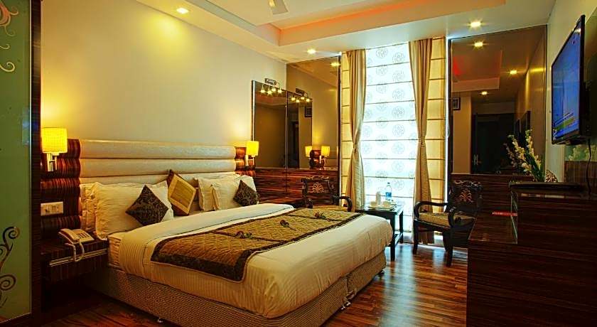 HOTEL DELHI 55 @ NEW DELHI RAILWAY STATION                                                      