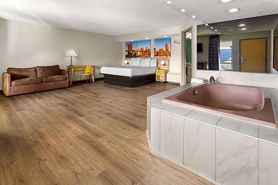 Days Inn & Suites by Wyndham Albany