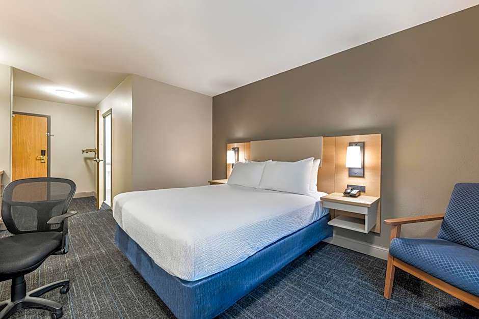 Days Inn & Suites by Wyndham Thunder Bay