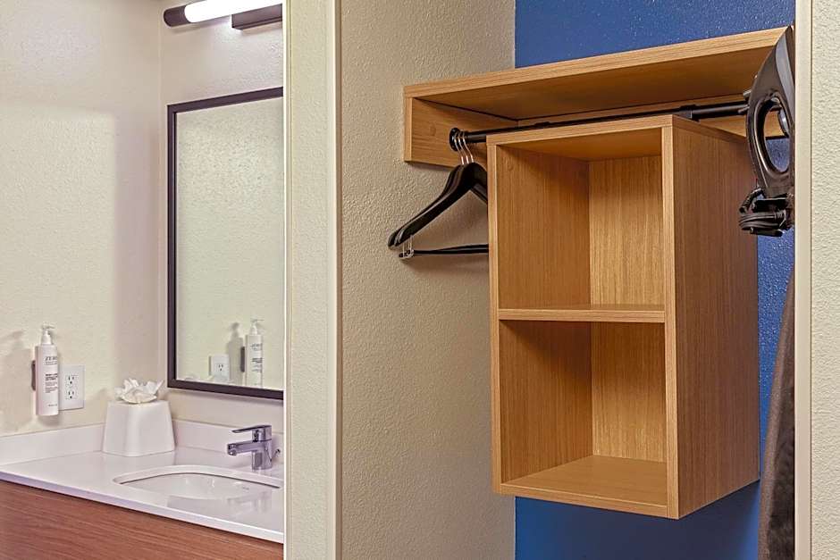 Spark by Hilton Denver International Airport