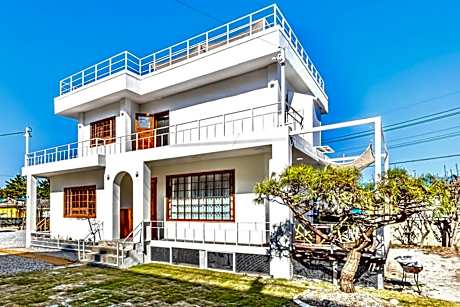 perfect for family, by the sea, spa, pet friendly