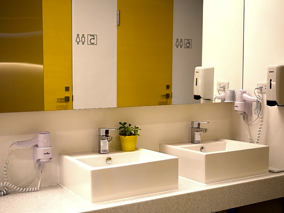 Bouti City Capsule Inn