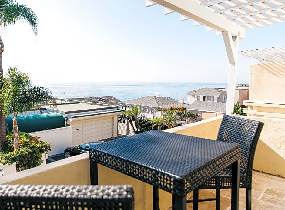 Seaside Laguna Inn & Suites