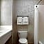 Holiday Inn Express Hotel & Suites Bakersfield Central By IHG