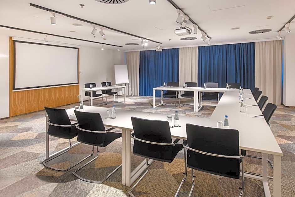 Courtyard by Marriott Warsaw Airport