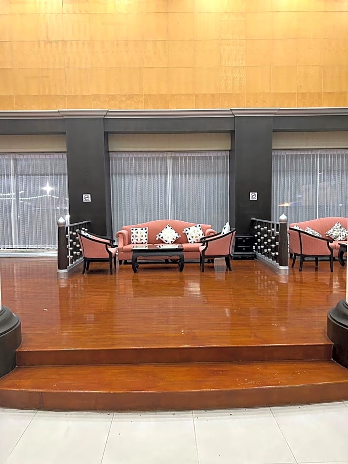 Grand Phranakhon Hotel