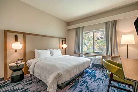 King Room with Roll-in Shower - Mobility and Hearing Accessible