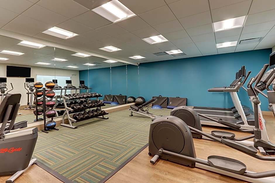 Holiday Inn Express & Suites Roanoke - Civic Center By IHG