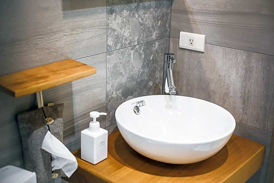 Tiin Tinn - Rivershore B&B