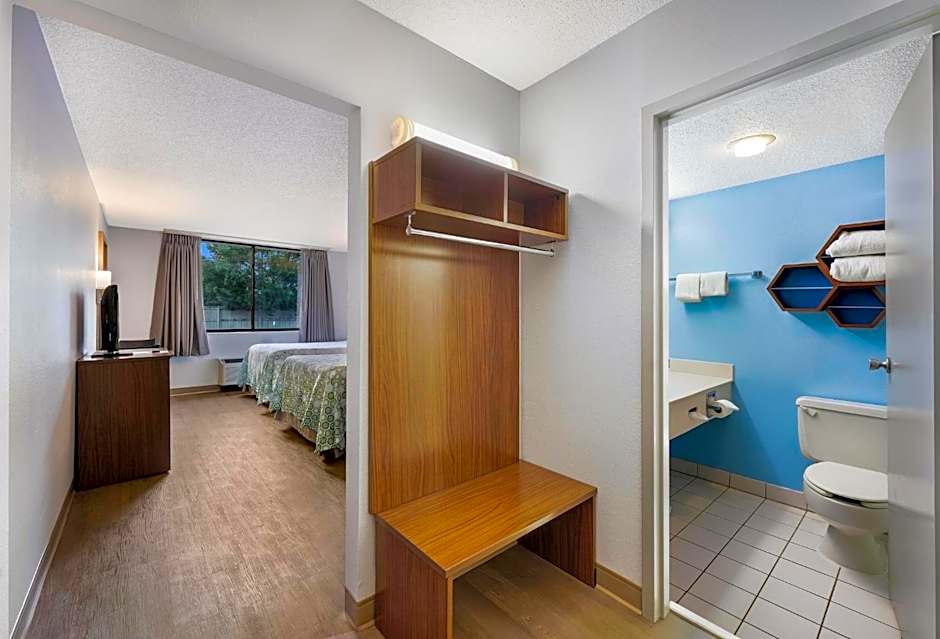 HomeTowne Studios by Red Roof Painted Post