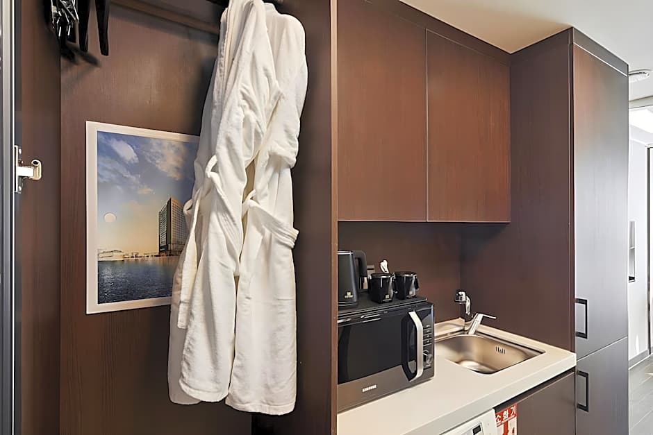 Westernbay Marina Hotel