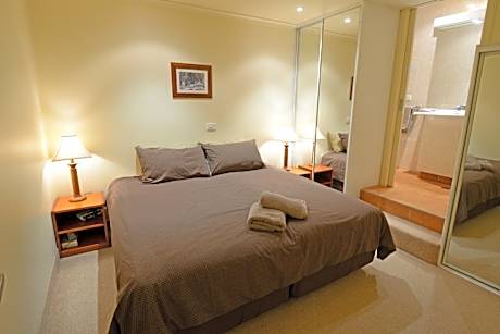 Three-Bedroom Penthouse Apartment - (8 Guests)