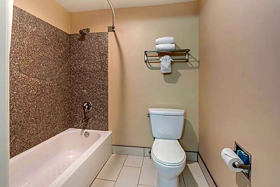 Quality Inn & Suites Maingate