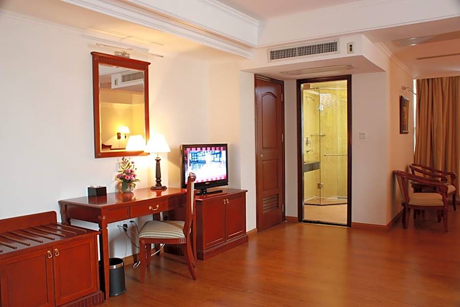 Photo 1 of 6 of Suite