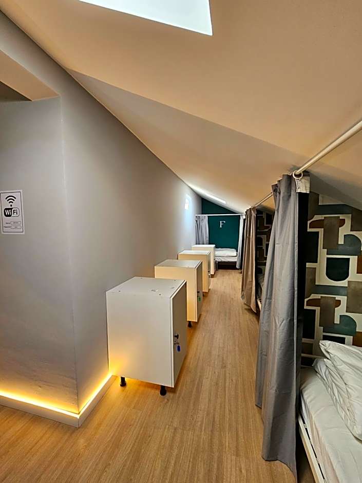 Foto 1 di 6 di Single Bed in 6-Bed Dormitory Room