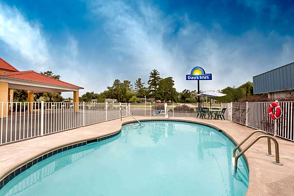 Days Inn by Wyndham Barnwell