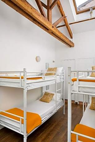 Bed in 4-Bed Mixed Dormitory Room with Terrace