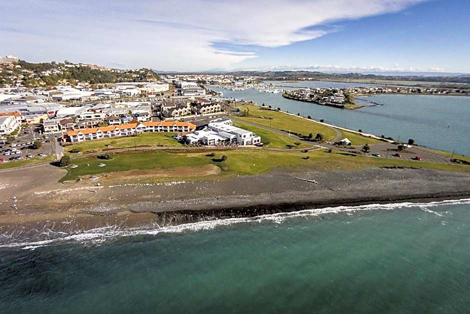 East Pier Hotel