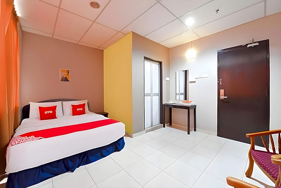 OYO 89588 Destiny Riverside Hotel