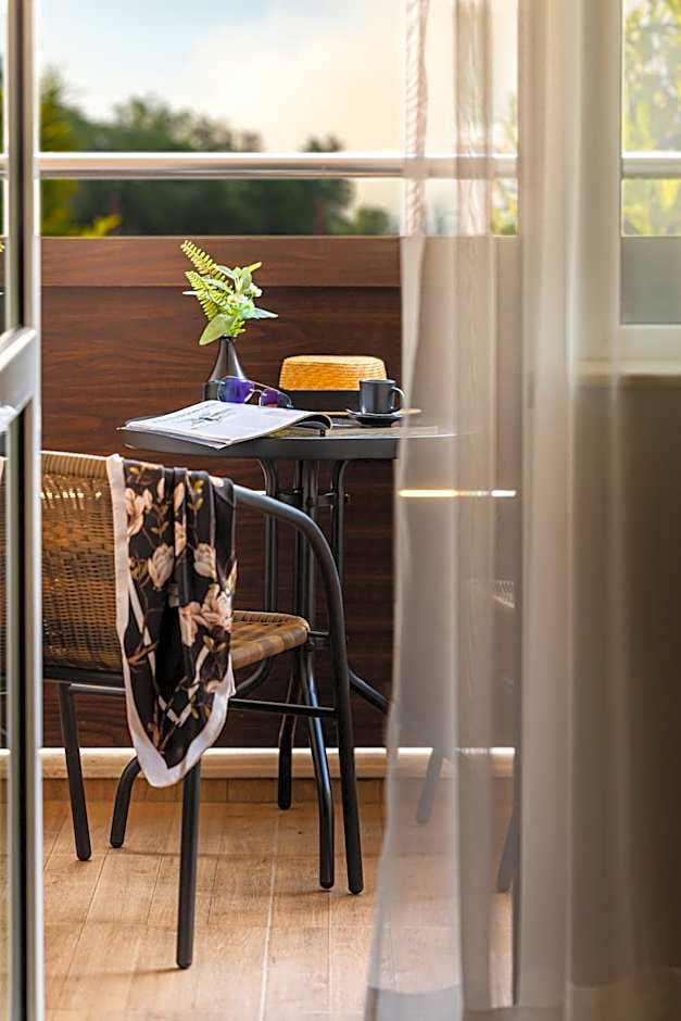 -- ESTE PARK HOTEL -- part of Urban Chic Luxury Design Hotels - Parking & Compliments - next to Shopping & Dining Mall Plovdiv