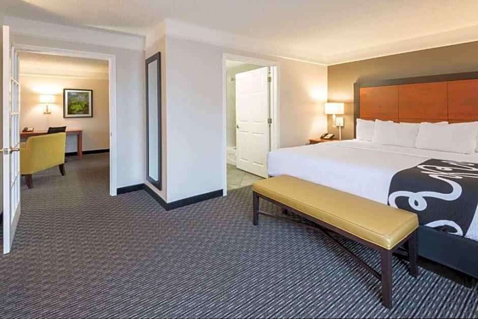 La Quinta Inn & Suites by Wyndham San Antonio Riverwalk