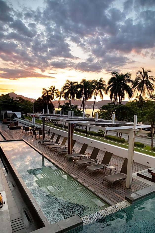 Ramada by Wyndham Acapulco Hotel & Suites