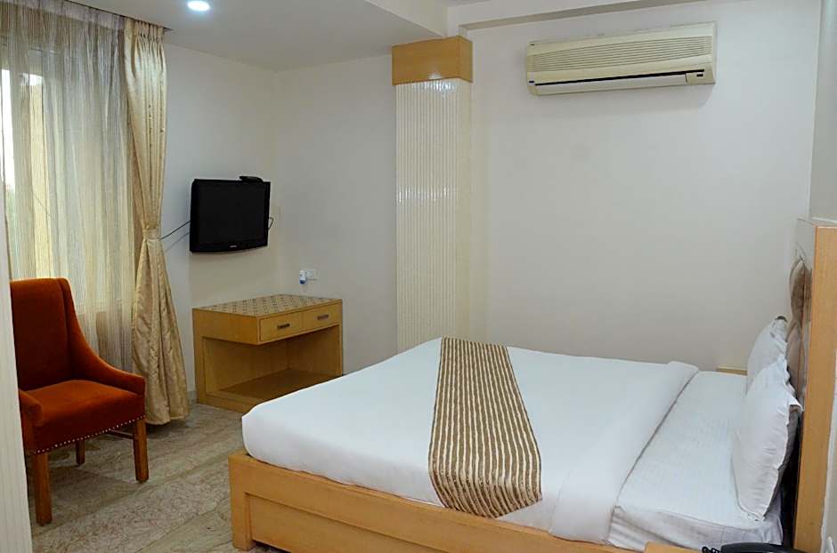  Hotel Crystal Residency