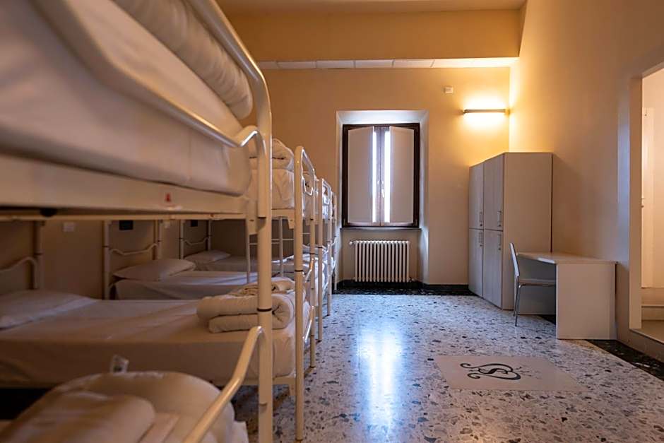 Hotel & Hostel 7