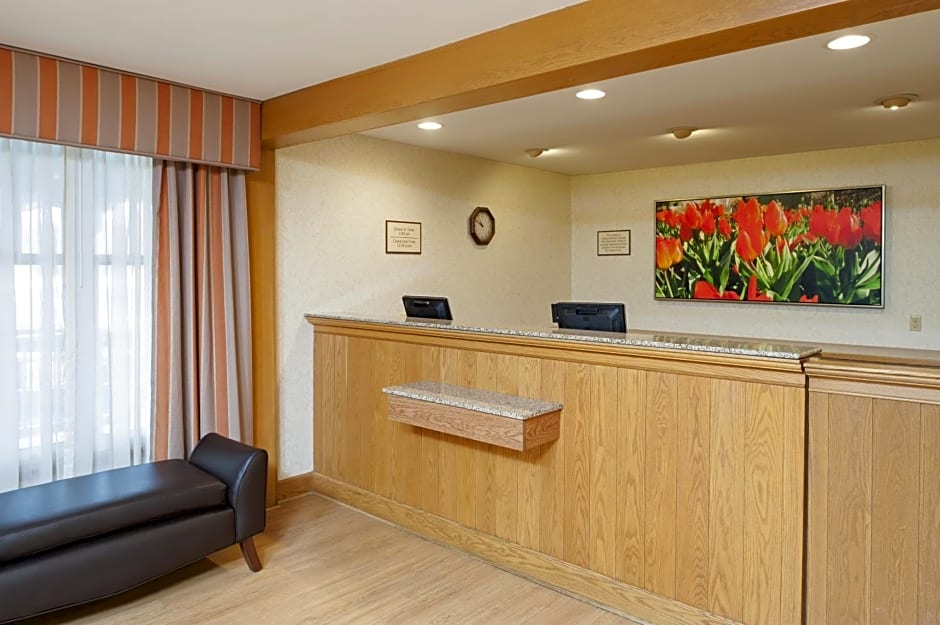 Country Inn & Suites by Radisson, Holland, MI