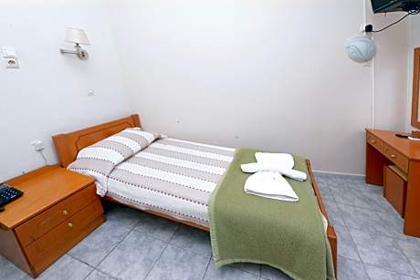 Twin Room with no balcony and Garden View