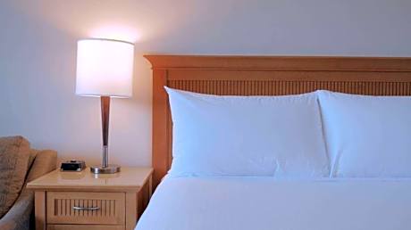 Coast Superior Room, One Queen Bed, Pool Level