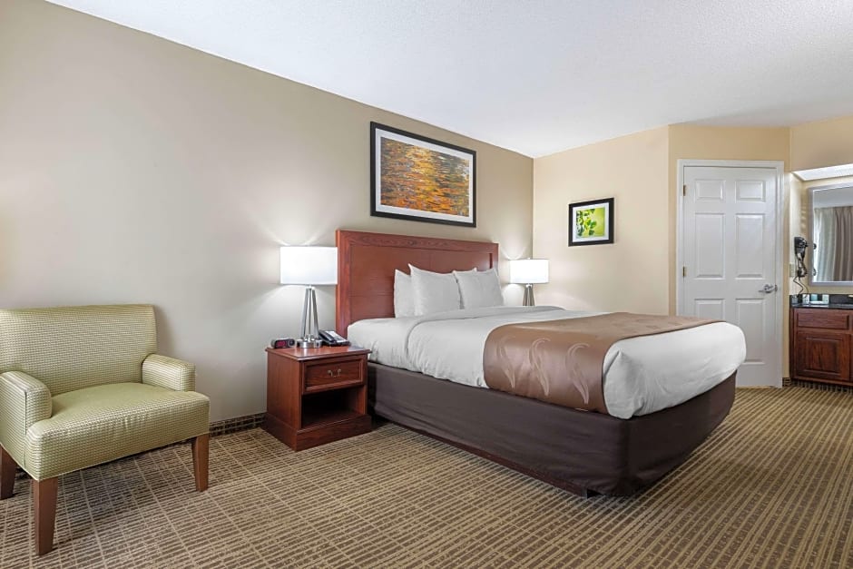 Photo 1 of 6 of 1 King Bed, Nonsmoking