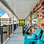 Gold Coast Inn ⁀➷ Breathtaking Sunsets ➠ Standard Lake View Room ➠ 106