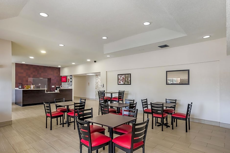 Red Roof Inn PLUS+ & Suites Savannah – I-95