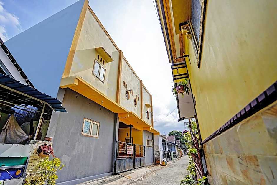 Hotel O Lili Kost SyariahNearKetapang Royal City