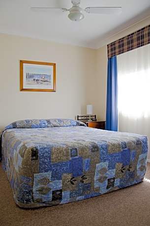 Two-Bedroom Apartment (2 Queens)