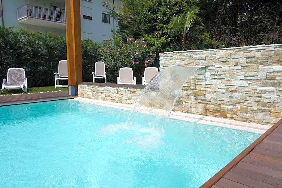 Residence Rivachiara (check-in at Hotel Riviera in Viale Rovereto, 95)