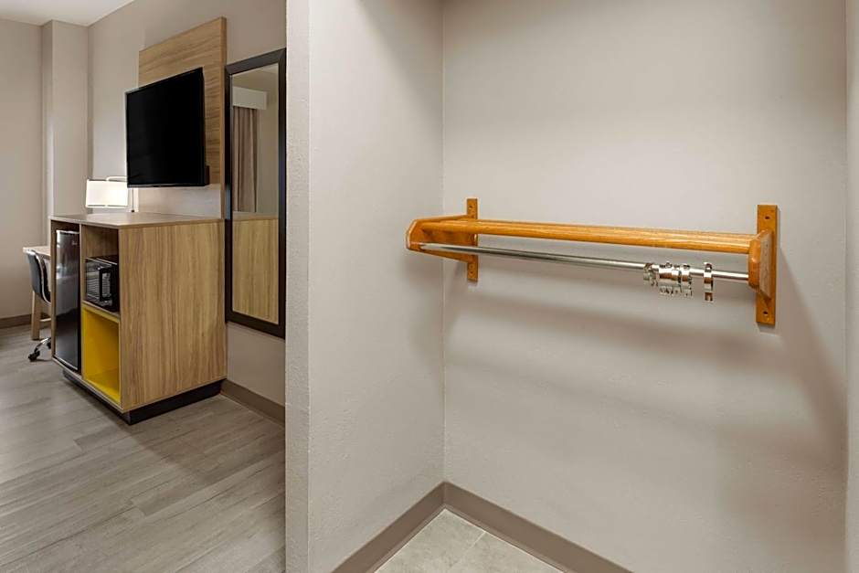 Days Inn by Wyndham Tulsa Central