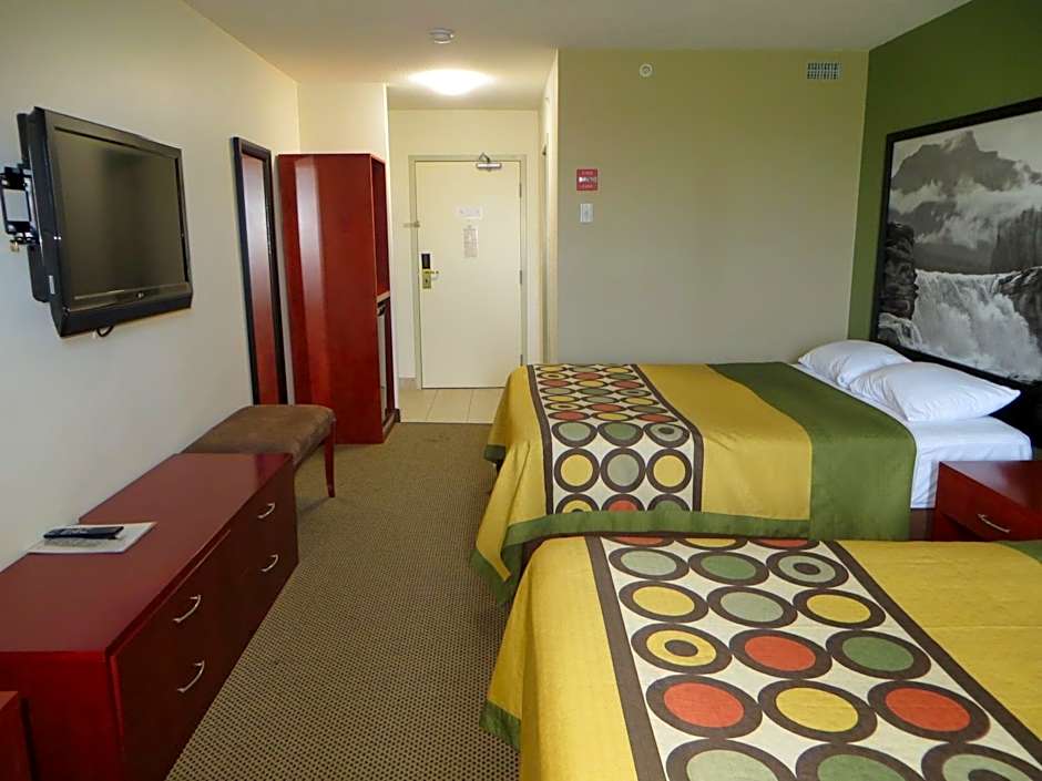 Super 8 by Wyndham Sherwood Park/Edmonton Area