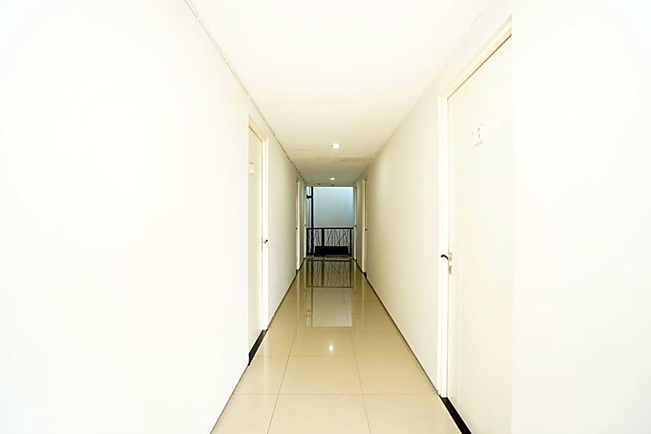 Pratisarawirya Guesthouse by ecommerceloka