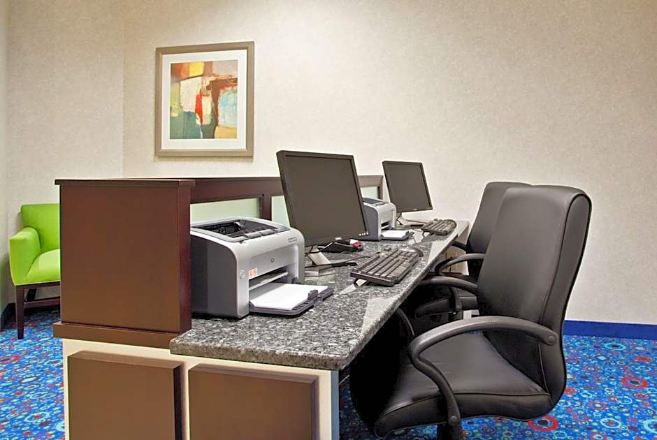 Holiday Inn Express Hotel and Suites Akron South-Airport Area By IHG