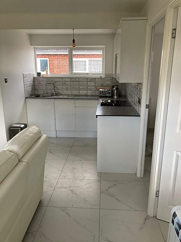 2 bed chalet Greatstone, New Romney sands holiday village 2mins from beach