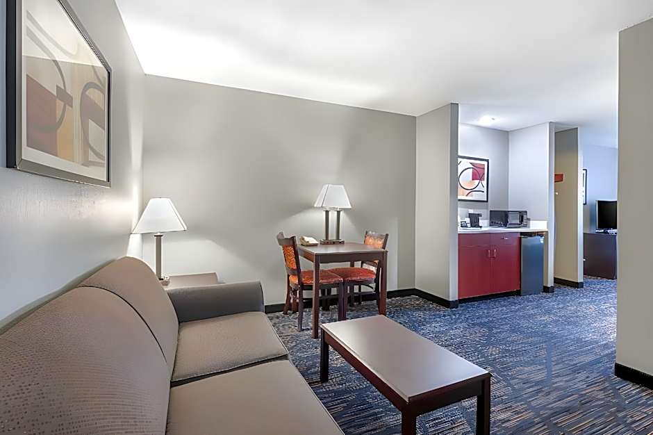 Quality Inn & Suites Lincoln North