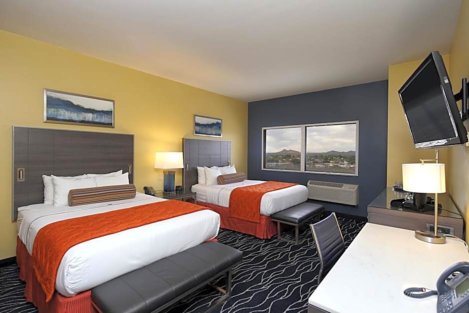 Photo 1 of 4 of Deluxe 1 Queen Bed