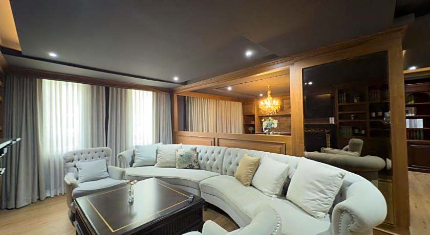 Sasha House – Bangkok, NY