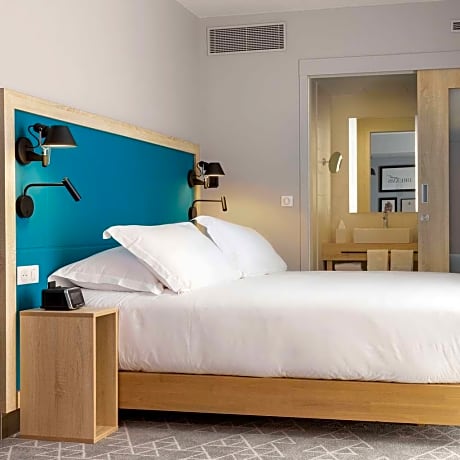 KING ACCESSIBLE ROOM