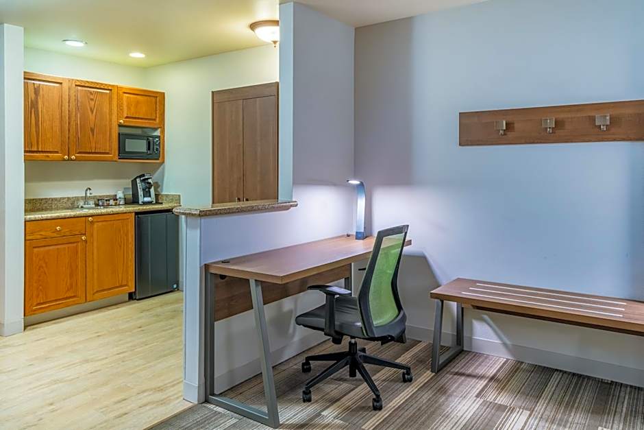 Holiday Inn Express & Suites Rocky Mount Smith Mountain Lake By IHG