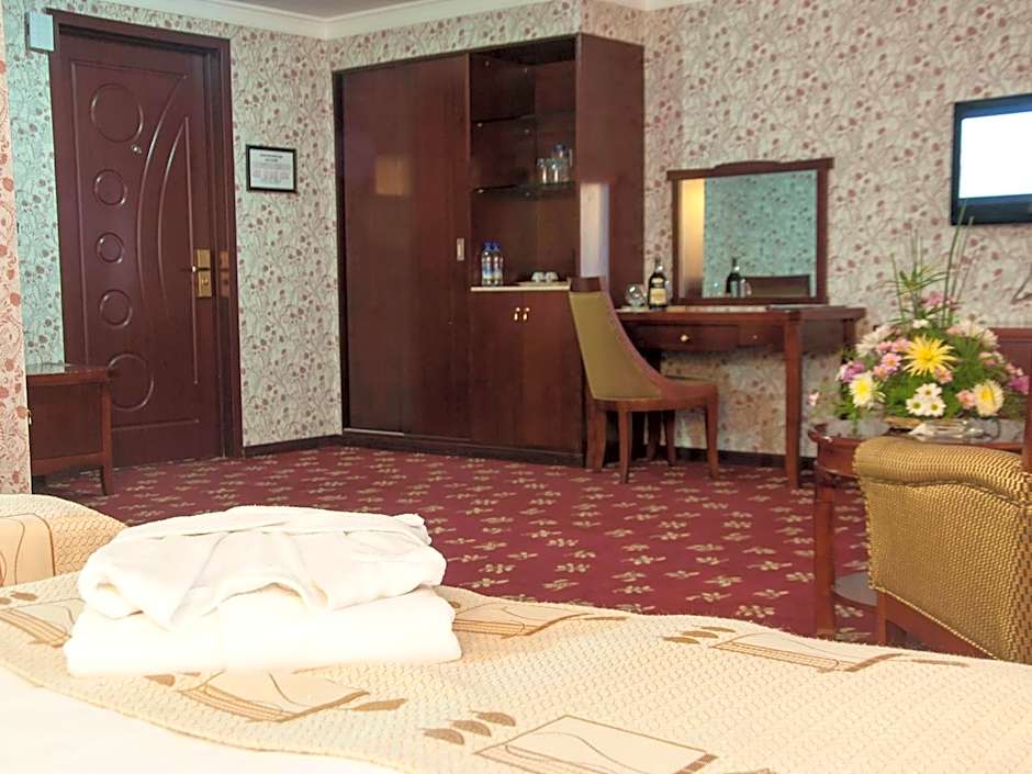 Golden Valley Hotel