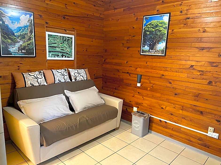 GITE-Hotel LA CAZ DES ORANGERS